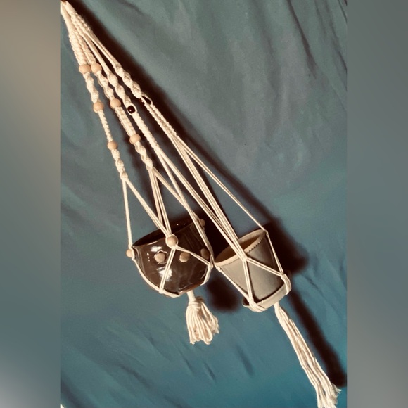 🪴Like New-2 Cream Macrame Pot/Plant Hangers-& 2 One Of A Kind Pottery Planters - Picture 6 of 16